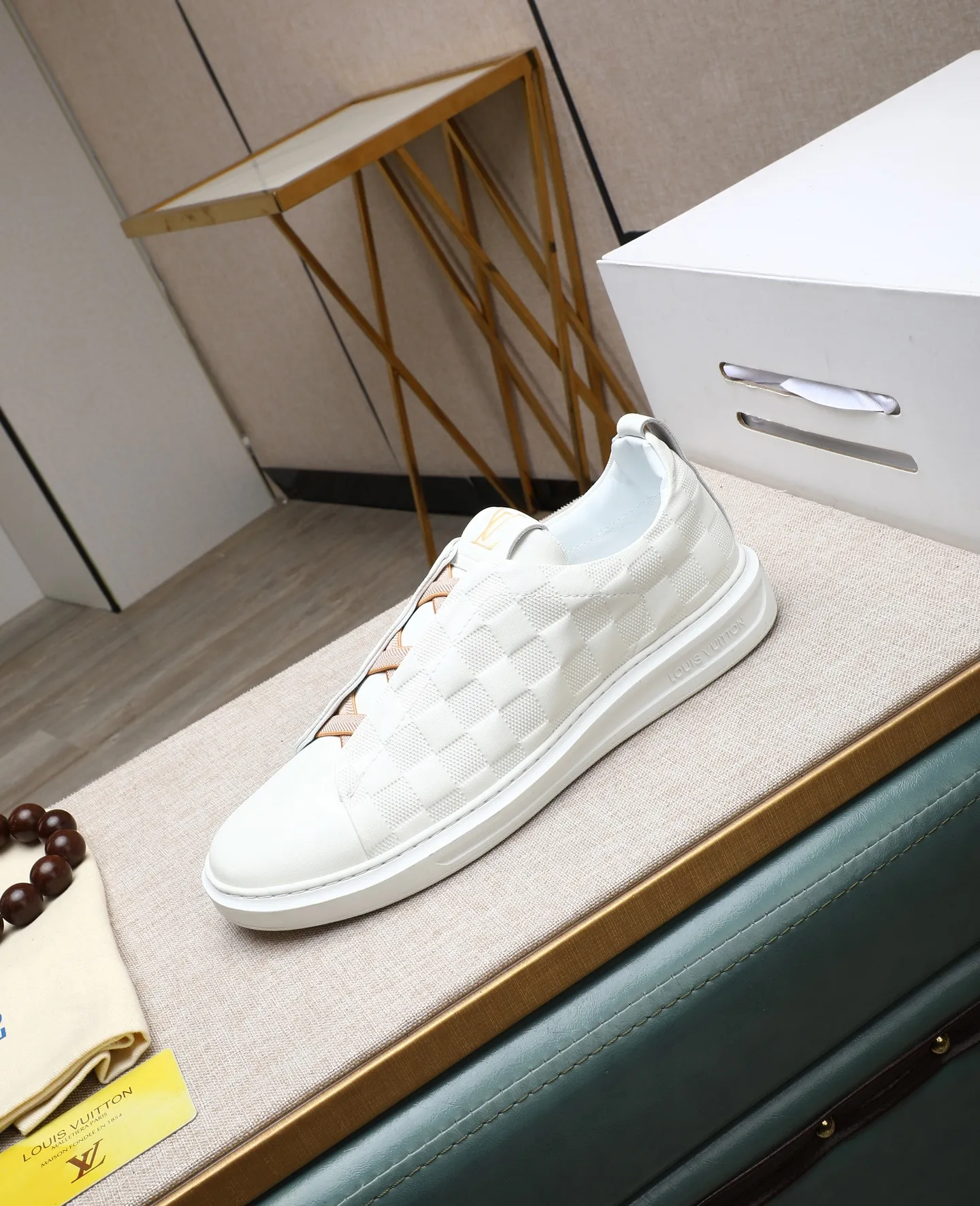 Men's shoes 💰460 【LOUIS VUITTON】Louis Vuitton 2 new products 👟Milan fashion show style 🇰🇾🇰🇾LV family logo, celebrity style, a must-have for fashionistas ⚠️Imported materials ➕Cow leather ➕Breathable leather lining ➕Special outsole 👞Number 38-44 (45 46 custom-made)